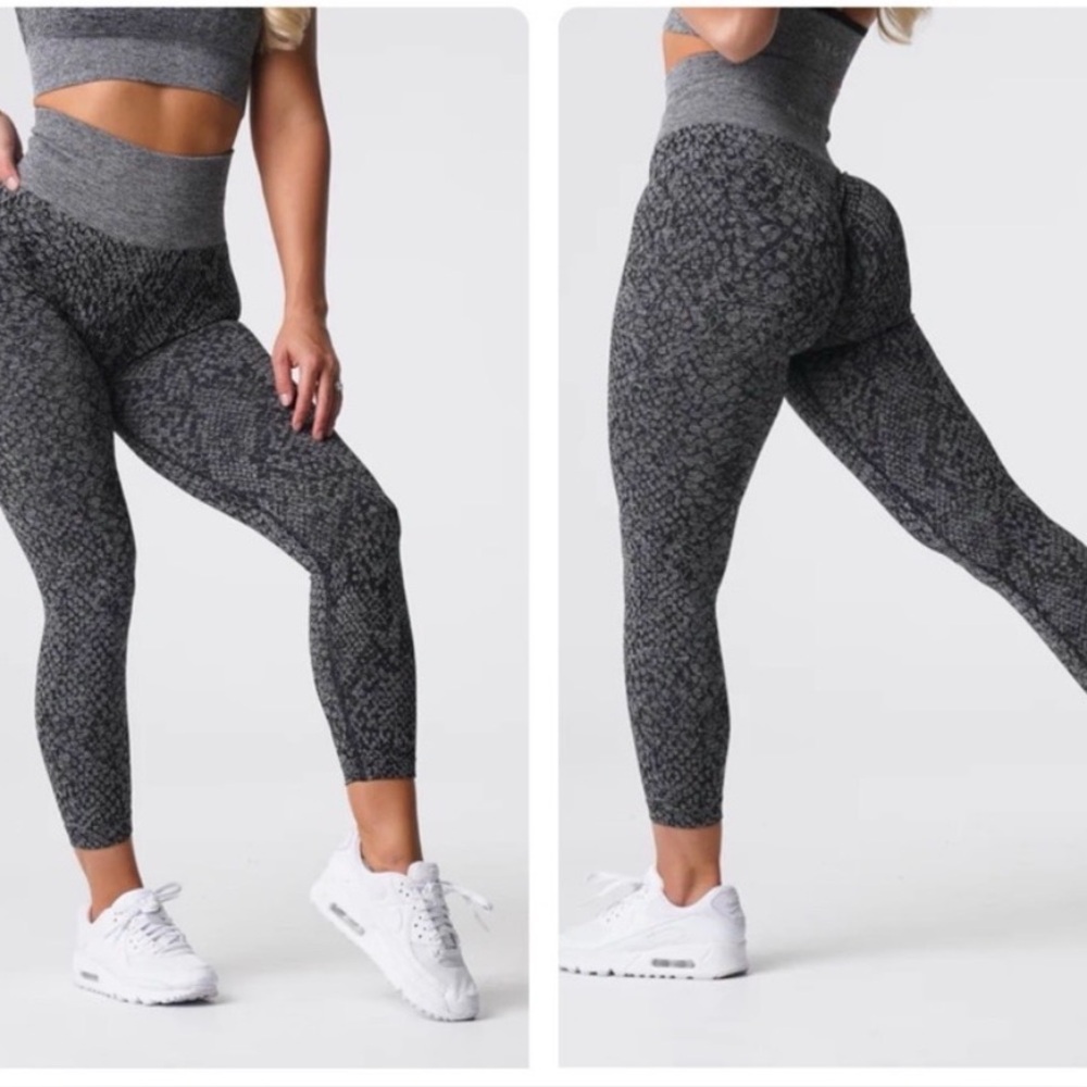 NVGTN Black Speckled Snakeskin Seamless Leggings Womens Size Medium M Gym